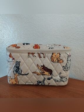 SOLD Vera Bradley A Cats Life Cat Print Quilted Cosmetic Pouch - Beige